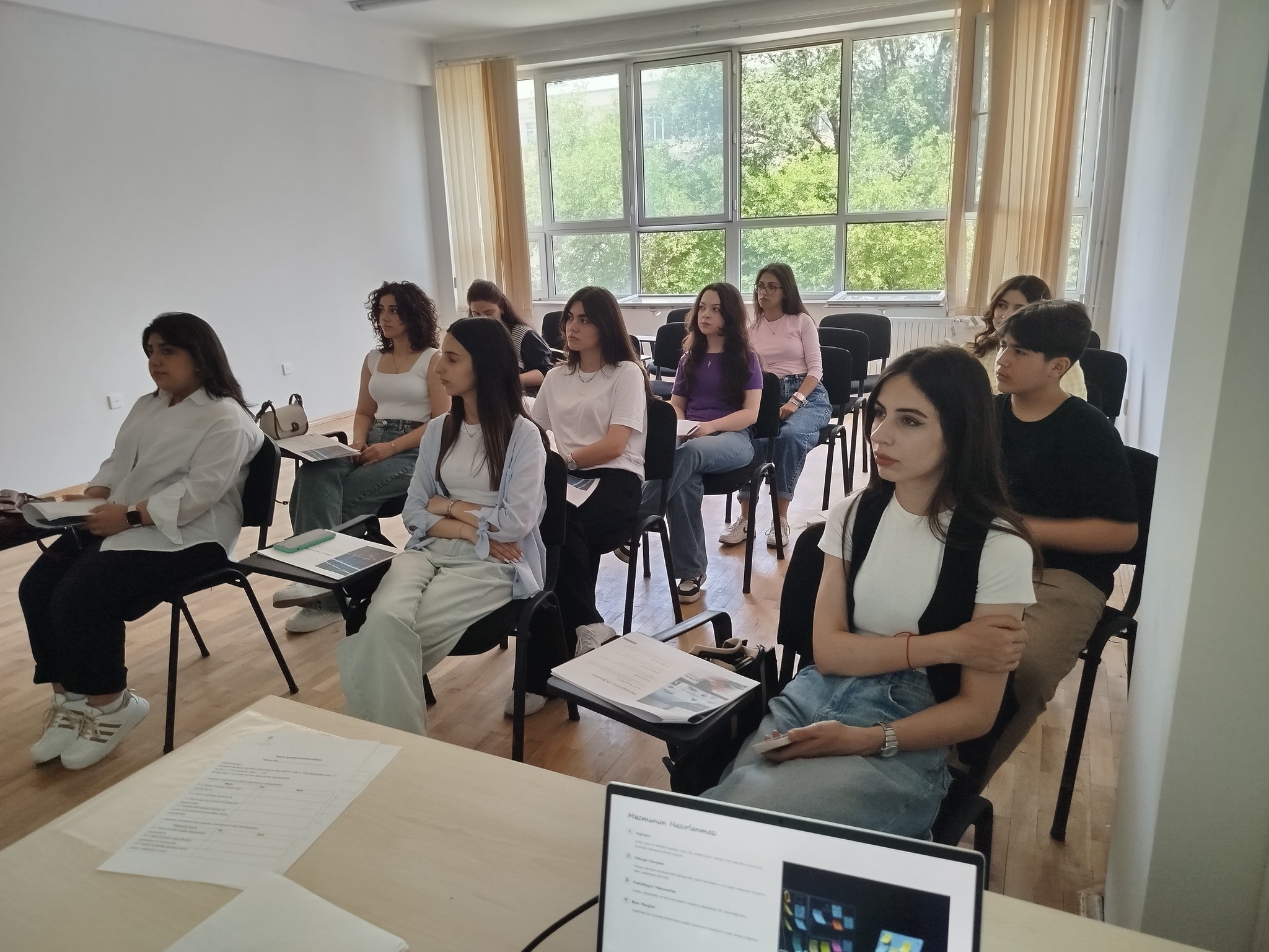 "Effektiv Təqdimat Bacarıqları" mövzusunda təlim keçirilib.