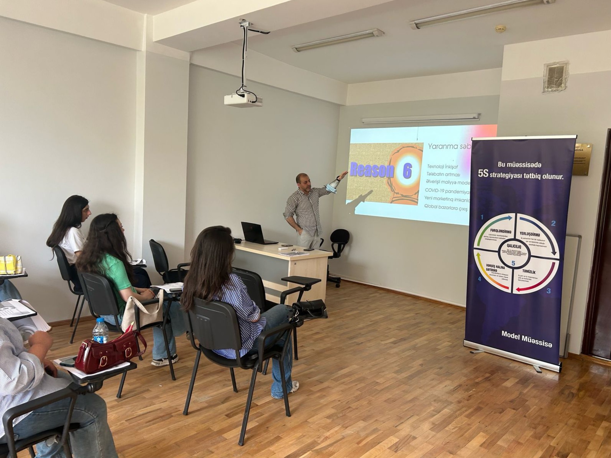 "Onlayn Satış" mövzusunda təlim keçirilib.
