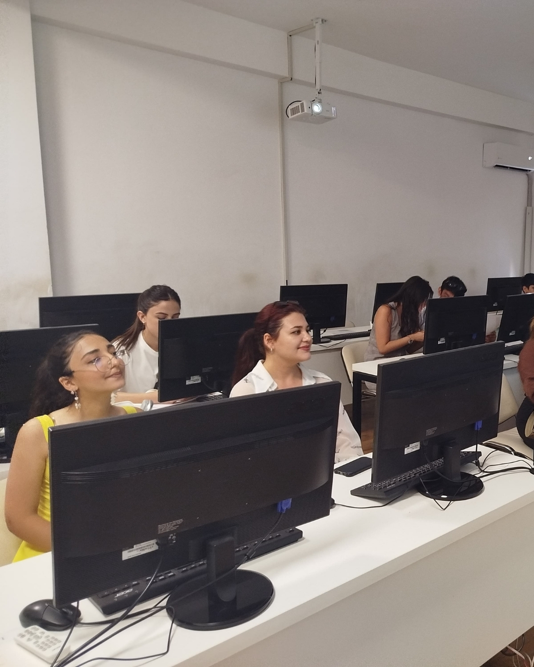 "Araşdırma bacarıqları" mövzusunda təlim keçirilib
