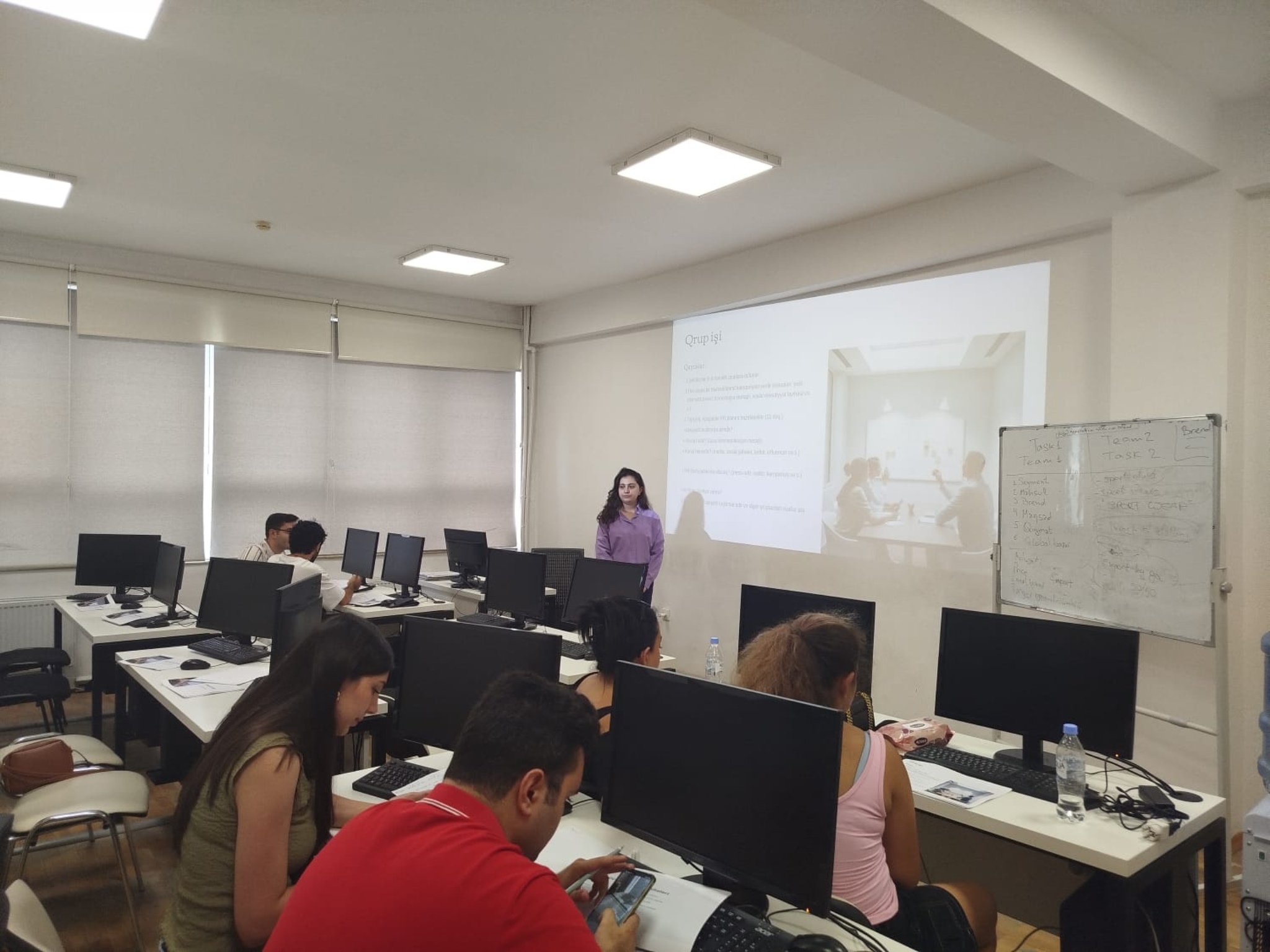 "Sosial mediada PR" mövzusunda təlim keçirilib.