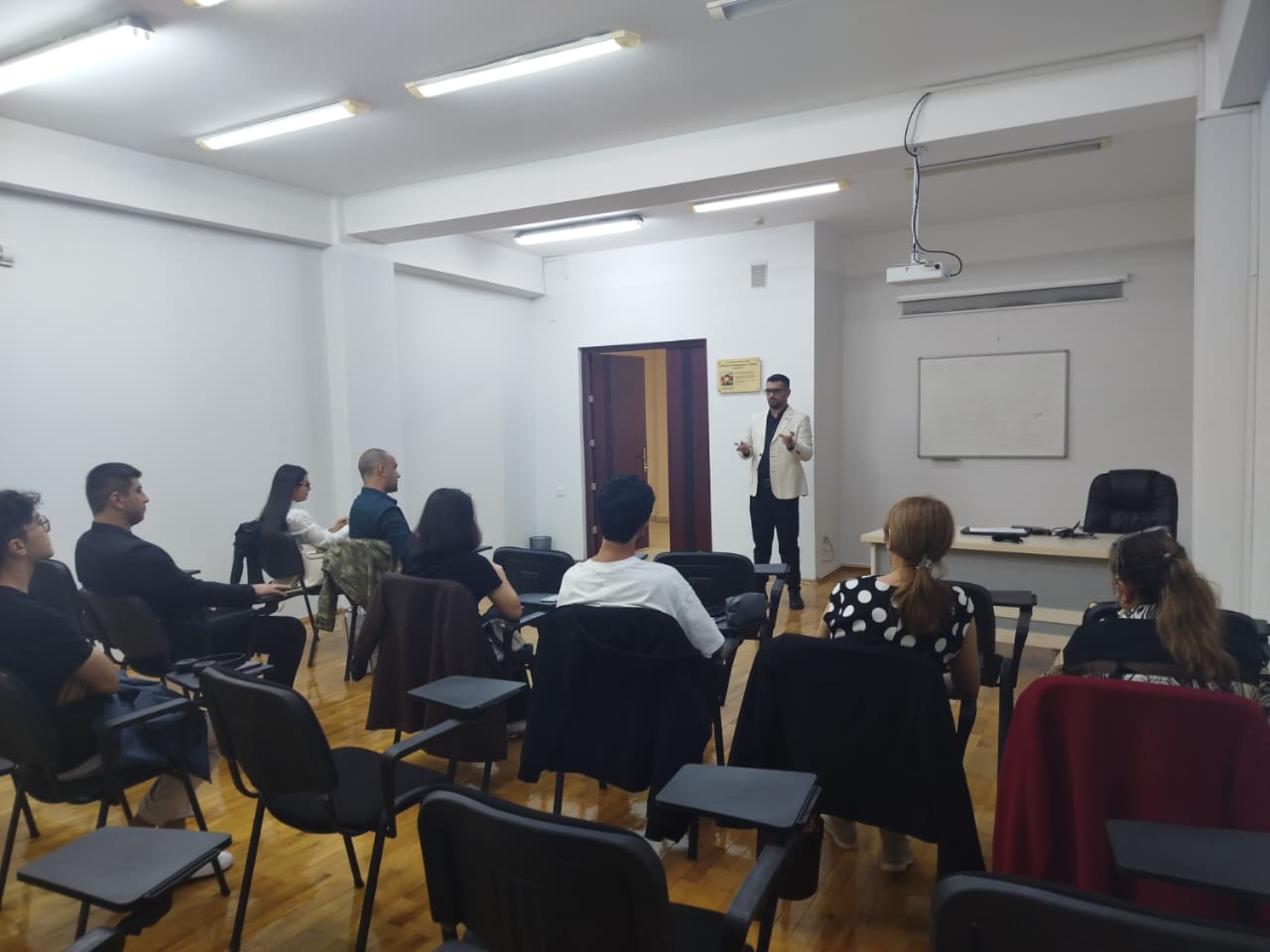 "Satışda təqdimat bacarıqları" mövzusunda təlim keçirilib.