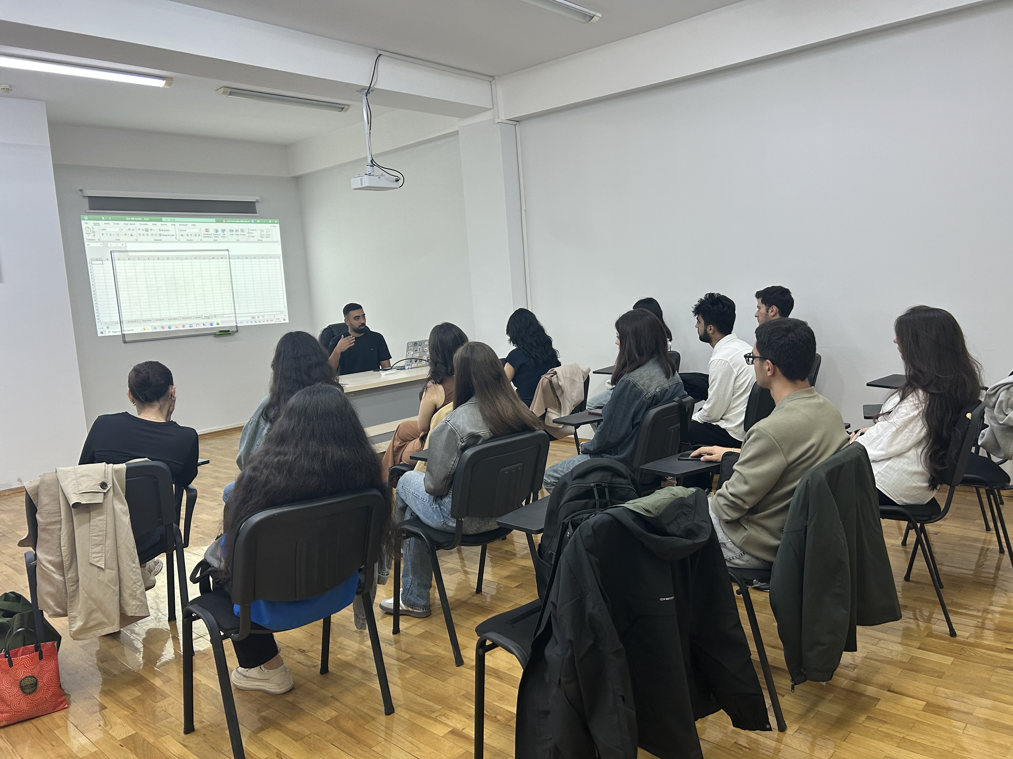 Data analitikanın yaşıl iqtisadiyyatda rolu mövzusunda təlim keçirilib.