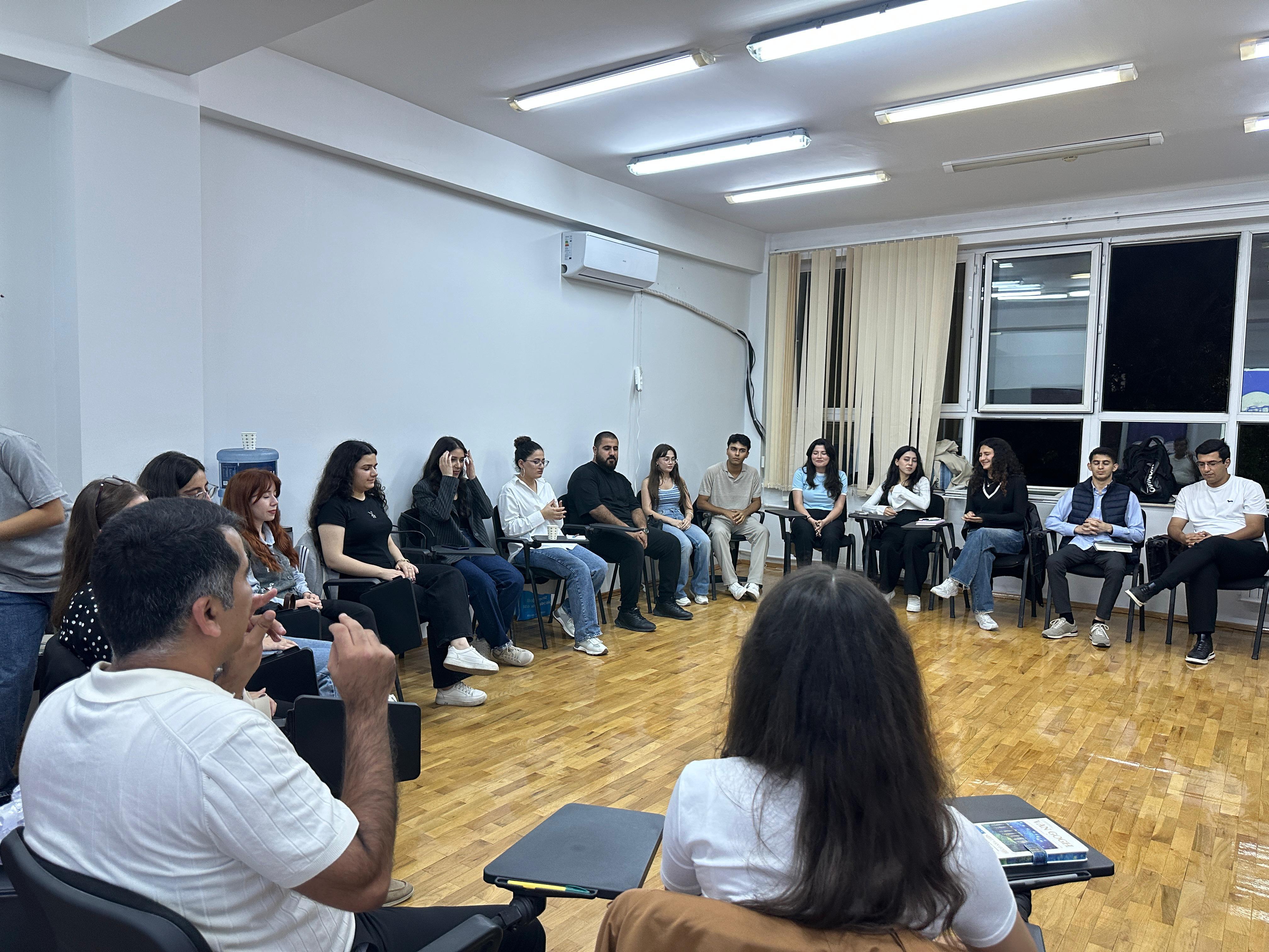 Layihələrin yazılması mövzusunda təlim keçirilib.