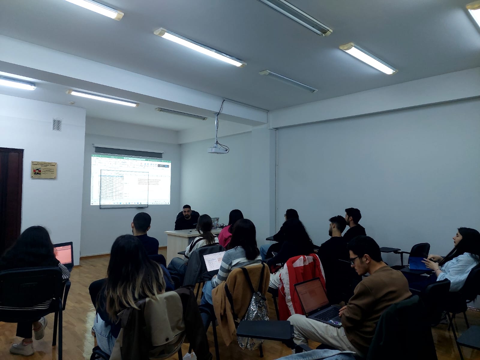 SQL-ə giriş mövzusunda təlim keçirilib.